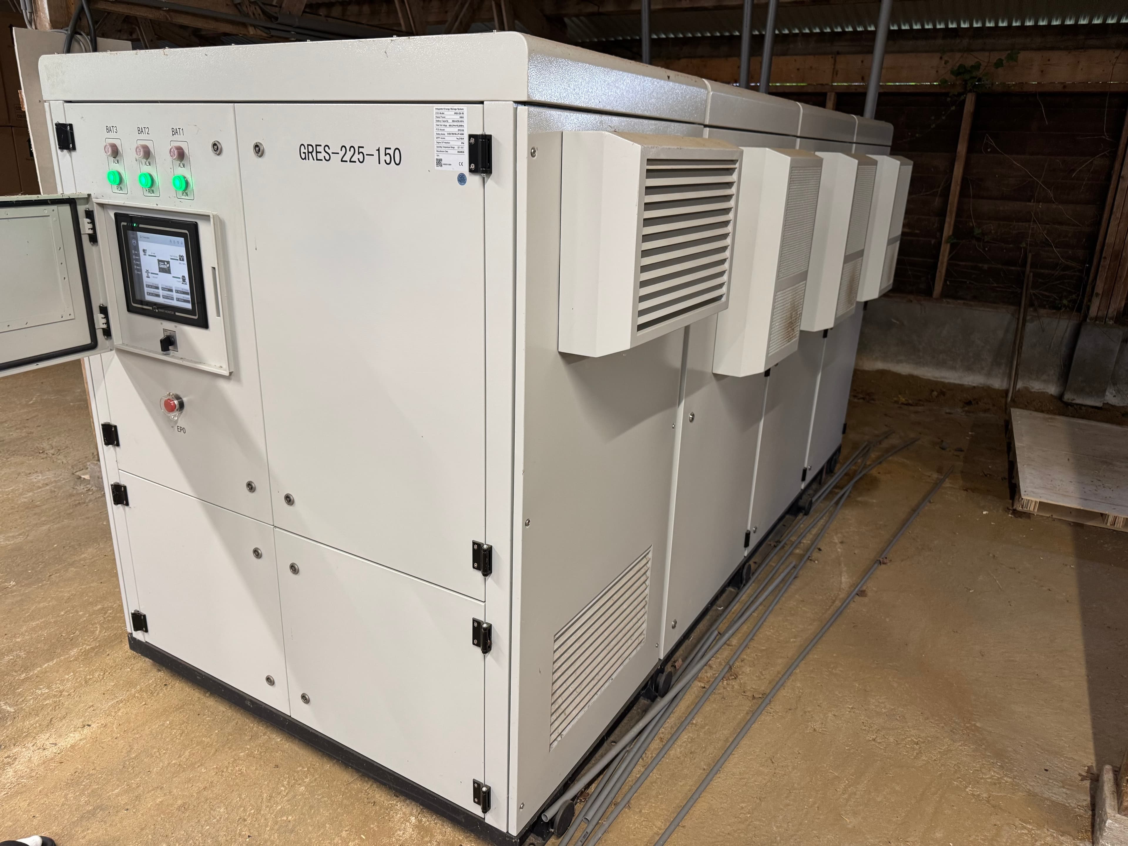 Duurzame energie-installatie bij Agrarische loods met batterijopslag in Regio Achterhoek